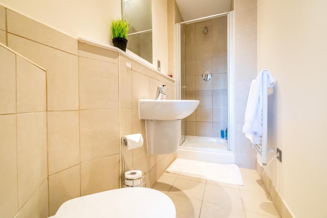 Spacious City 2 Bed, 2 Bath, Free Parking & Wifi เชฟฟิลด์ ภายนอก รูปภาพ